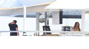 And when i say home, i definitely mean giant mansion worth tens of millions. Ben Affleck Und Jennifer Lopez Gemeinsam Glucklich Im Frankreich Urlaub Stern De