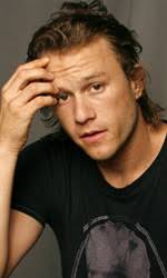 Un personaggio della dc comics importante almeno quanto batman, poiché ne è il suo più grande il joker è il supervillain per eccellenza e il primo vero cattivo della storia dei fumetti: Heath Ledger Mymovies