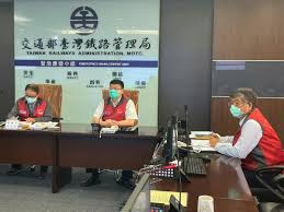 © 由 鏡週刊 提供 多名醫師擔憂端午節的移動會使疫情更加擴散至中南部。 示意圖，圖非當事人。 （本刊資料照）. Sbiavqlxqcaqem