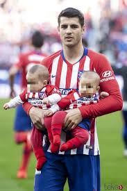 Мората альваро мартин / alvaro morata. Alvaro Morata Con Sus Hijos Alessandro Y Leonardo Antes De Jugar Un Partido Con El Atletico De Madrid Foto En Bekia Actualidad