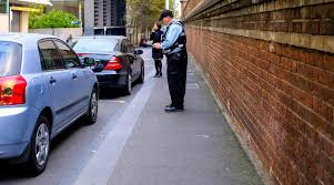 Das schild heißt parken auf gehwegen und legt somit nahe, dass es auf dem gesamten gehweg gilt. 4dtszfzj8mwanm