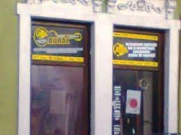 Vanzari boxe, microfoane, piane, chitare, saxofoane, tobe. Follow Up La Magazinul De Instrumente Muzicale Logo Paper