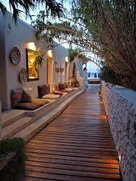 Wonderful Way To Take Advantage Of A Thin Side Yard And Keep Back For The Large Open Space Terrace Design Outdoor Design Backyard