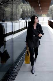 Sie haben permanenten körperkontakt zu ihrem baby, sind unabhängig und haben die gewissheit, dass. Almost Black So Style Ich T Shirt Kleid Zu Lederhose Jeansjacke Und Metallic Boots Who Is Mocca Bloglovin