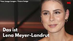 Although she is one of the most famous female german singers, she didn't receive any vocal. Lena Meyer Landrut Teilt Sexy Bikini Foto Am See Fans Rasten Aus Derwesten De