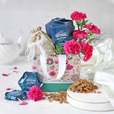 Best anniversary gift ideas for couples in 2021 curated by gift experts. Anniversary Gifts For Elderly Couples Gift Ideas For Older Couples Igp Com