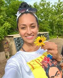 Nick Looper's Instagram, Twitter & Facebook