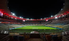 Antigamente se jogava três vezes por semana e corriam mais que o bolt. Invictos Flamengo E Bragantino Duelam Pelo Brasileiro No Maraca