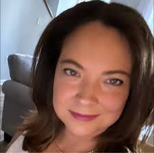 It's #FunFactFriday! Meet Vanessa Lever Weiner, Executive Director at CFR.  ⁣ ⁣ 🔷 I started Center for Resilience in the Fall of 2011, working