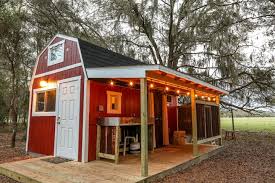 A beautiful shed house with traditional barn house styling. Tiny Barn At Windy Oaks Tiny Houses For Rent In Crystal River Florida United States