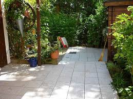 Granitbodenplatten Auf Hdpe Kunststofftrager Terrassenbelag Natursteine Terrassen Belag