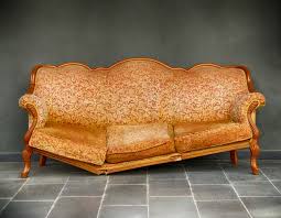 Furniture condition factors affecting exchange value including scratches sagging upholstery and damaged doors