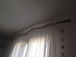 Réalisé intégralement en bois flotté, ce support est double pour soutenir 2 tringles à rideaux. Tringle A Rideaux En Bois Flotte Tringle A Rideaux Bois Deco Interieure Tringle Rideau