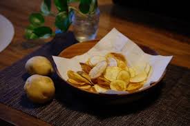If you suspect your cat has eaten human food poisonous to cats try to determine how much she may have eaten and contact your vet for advice. Can Cats Eat Salt And Vinegar Chips Crispy Secret Animalfate