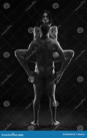 Coppie Sexy Nude, Foto Di Arte Di Giovane Uomo Adulto E Donna, Ente Nudo  Muscolare in Bianco E Nero Fotografia Stock - Immagine di artistico,  modello: 86242510