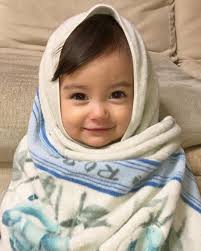 舟橋菜々 on instagram お気に入りのボロボロタオルを引っ張りだして ズルズル引きずって遊んでいた瑠花るか丸 巻き巻きしたら 満更でもない顔してました ruka likes this worn out towel does she look like a matr 顔 可愛い 子供 赤ちゃん