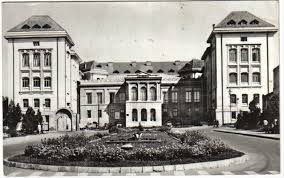 Carreras de grado y tecnicaturas universitarias que se dictan en la facultad. Facebook