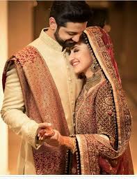 Pin By Vivek Bhandarkar On Kates Wedding Portraits Indian Wedding Couple Photography Wedding Couple Poses Photography Indian Wedding Couple