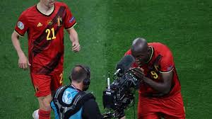 Jun 14, 2021 · eriksen, england, lukaku, and more ian is joined by musa and ryan to discuss the latest updates from the euros by ian wright , musa okwonga , and ryan hunn jun 13, 2021, 8:46pm edt Ausnahmelage Lukakus Abend Der Grossen Botschaften Belgischer Torjager Newsticker Sportschau De