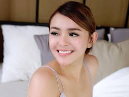 Arya saloka dan amanda manopo jadi nominator idsa 2021 berikut ini lokasi alamat dan nomor telepon call center kantor pln kota bekasi : Keseleo Lidah Amanda Manopo Bikin Geger Soal Pernah 2 Kali Nikah