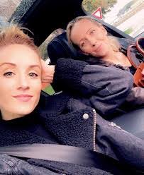 Shelley Muller's Instagram, Twitter & Facebook