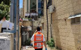 גורם המעורה בטיפול באירוע אמר כי מבדיקה ראשונית של מצלמות האבטחה נראה שככל הנראה לא היו אנשים במכוניות שנפלו לבולען. 2lswsysosxiihm