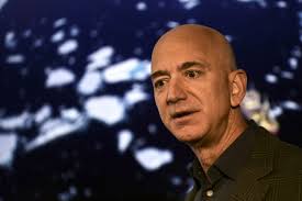 Jeff bezos will be flying to space on the first crewed flight of the new shepard, the rocket ship made by his space company, blue origin. Comment Suivre Le Vol De Jeff Bezos Dans L Espace Ce Mardi