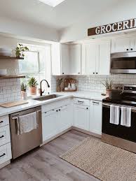 Farmhouse Boho Kitchen In 2020 White Tile Kitchen Backsplash Kitchen Black Counter White Subway Tiles Kitchen Backsplash