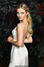 Freya Allan sexy, topless & nude photos & movies | Celebs Dump