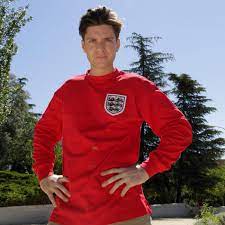Continue to cheers the boys to victory, where ever you are, with this awesome shirt. England Trikot 1966 Retrofootball