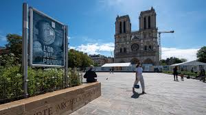 Toute la toiture est détruite, la flèche s'est effondrée, mais la structure de l'édifice est préservée dans sa globalité. Incendie A Notre Dame De Paris Une Enquete Administrative Pour Demeler Les Responsabilites