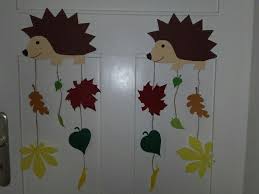 Window Picture Autumn Hedgehog With Leaves Home Craft Ideas Hobbycraft Blog Fensterbilder Herbst Igel Fensterbilder Herbst Bastelarbeiten