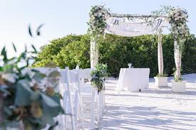 Florida Was Made For Outdoor Weddings Gorgeous Ceremony On Our Oystercatcher S Beach Photo By Sarah A Florida Wedding Venues Wedding Tampa Tampa Bay Wedding