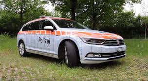 In ihrer diesjährigen sonderschau informiert die zuger polizei über die karrieremöglichkeiten und die spannende tätigkeit bei der polizei. 20 Minuten Die Zuger Polizei Ist Im Schwingfest Fieber Facebook