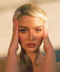 Lilly Kendall's Instagram, Twitter & Facebook