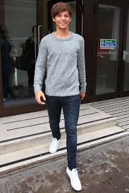 Debut album walls is out now! Get Acquainted With Louis Tomlinson S Well Dressed Ways Teen Vogue