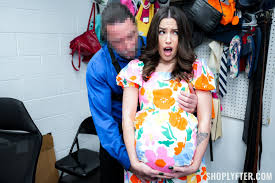 دختر ظریف بلوند درگیر تجاوز شدید و خشن