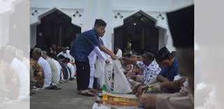 Hari raya umat muslim dalam sat Bersedekah Pada Hari Jumaat Sangat Dianjurkan Islam Tetapi Jangan Bertangguh Untuk Lakukan Amalan Mulia Itu Pada Hari Lain Sinar Plus