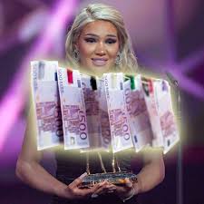 Even before her career on social media, shirin trained at the youth opera academy in hamburg. Shirin David Gib Ihm Dumm Und Damlich Sangerin Macht Klare Ansage People