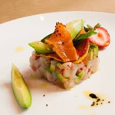 Tartare De Petoncles Saumon Fume Et Fraises A L Avocat Recettes De Cuisine Saumon Fume Recette Petoncle