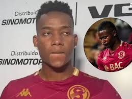 Tiene 19 años, está cerca de lograr el ascenso en Europa y le envió un  guiño a Panamá para jugar en la Selección: "Interesante mediocampista"