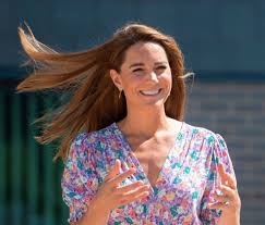 Her haircut is also fabulous, and she creates it by chopping her wavy strands short and styling them with a side part and. Kate Middleton Now Has Honey Blonde Highlights