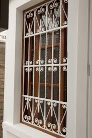 Sobrado De 1939 Tem Arquitetura Recuperada E Anexo Para O Lazer Grades Para Janelas Janelas Grades De Ferro