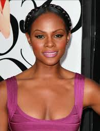 Suze is trying her best 😬 Binge the first season of #Ted