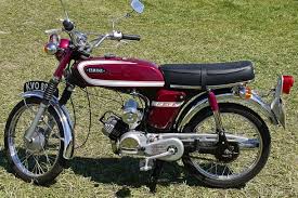 Sweet 16 Fizzy Yamaha Fs1e Flickr Mick Lumix Jpg 2438 1621 Yamaha Motorcycles Classic Bikes Old Motorcycles