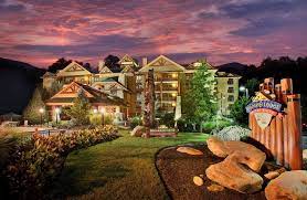Best Places To Stay In Gatlinburg Mobilebrochure Smoky Mountains Gatlinburg Hotels Winter Vacation Smoky Mountains