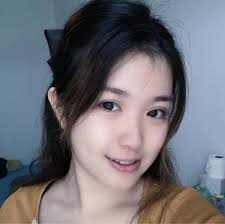 華麗八卦线人：梁家辉与老婆恩爱满泻结婚29年手拖手行街58岁的梁家辉是娱乐圈中数一数二的好老公，跟太太江嘉年结婚29年，25岁的双胞胎女儿Nikkie和Chloe是索爆星二代。梁家辉跟太太好恩爱，工作以外，他跟太太是有影皆双，老夫老妻享受二人世界，拖手拖得更肉紧。  夫妻在 ...