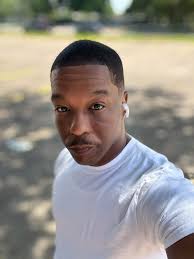 Hey everyone. I just moved here like 4 days ago. I'm looking to find new  friends to hangout with. I moved here for work. Please hit me up if you  would like