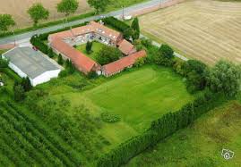 Découvrez nos 1263 gîtes, locations, résidences de vacances, appartements et campings dans le pas de calais. Le Clos Des Flandres Corps De Ferme A Erquinghem Lys