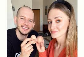 23,277 likes · 9 talking about this. Tak Wygladaly Wloskie Swieta Bartosza Kurka I Anny Grejman Wielkanoc Z Tostami I Frytkami Super Express